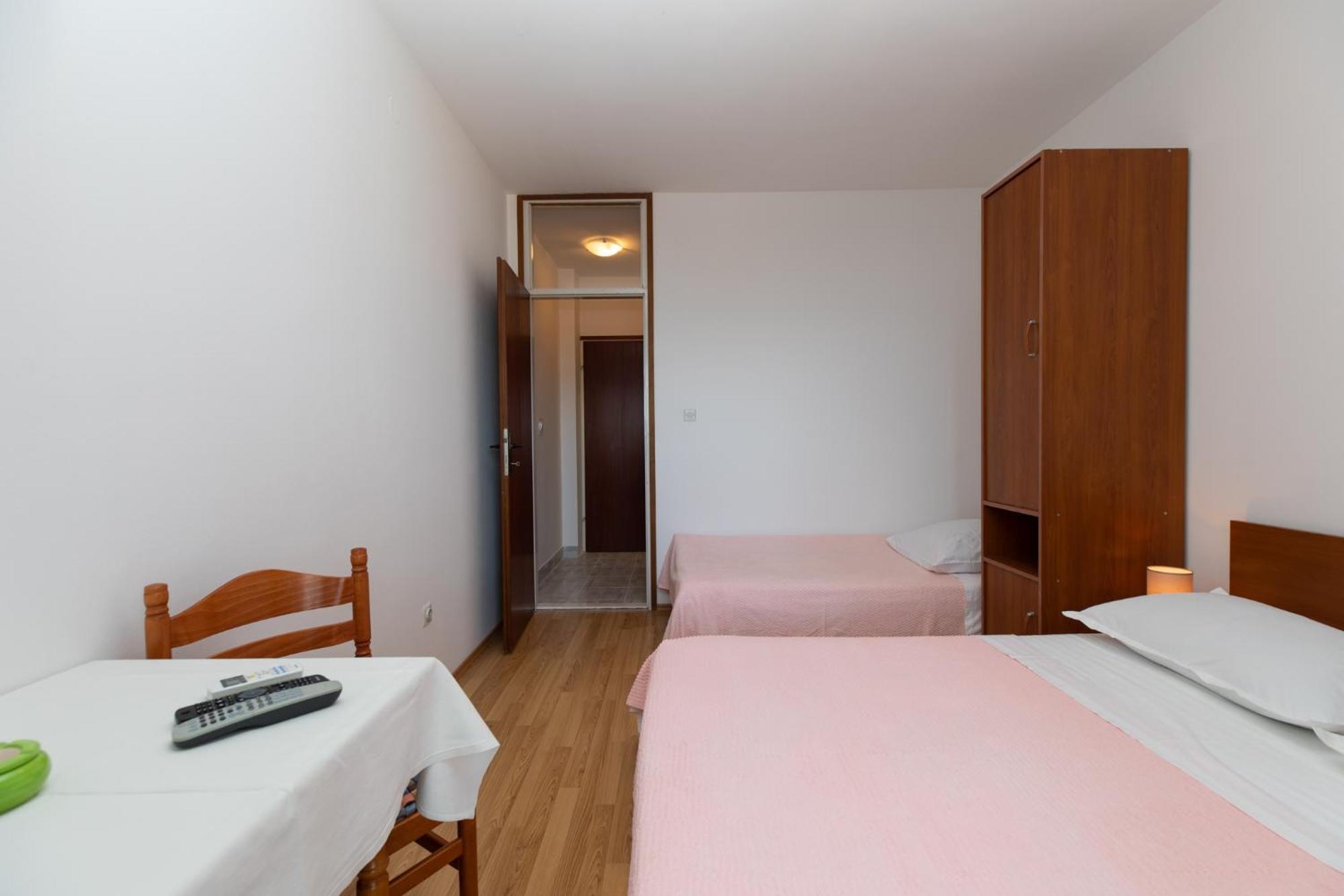 Apartments By The Sea Medici, Omis - 1046 미미체 객실 사진